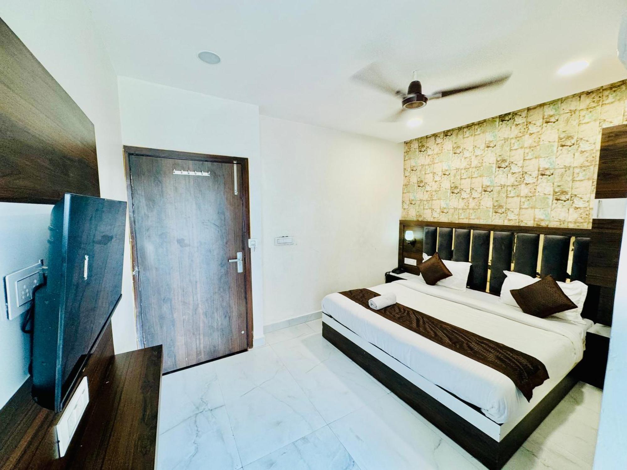 Hotel Gs Amritsar 200 Mtr From Golden Temple Экстерьер фото